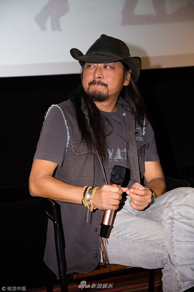 导演张杨现身 心平气和似未受女文青求爱事件影响