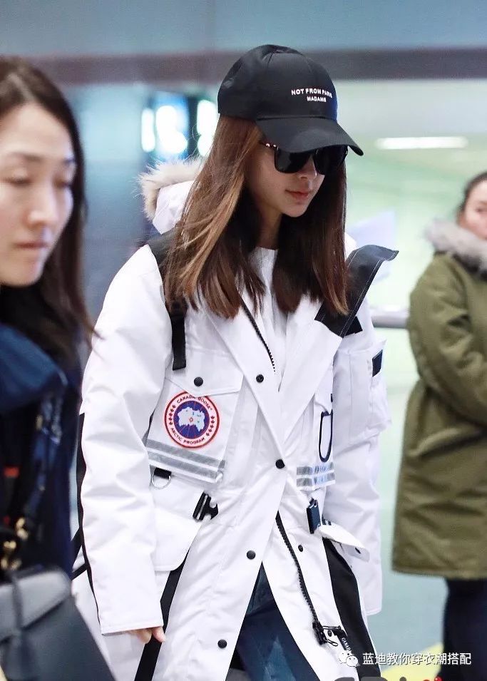 angelababy#180302 北京机场私服羽绒服:canada goose裤子:mother