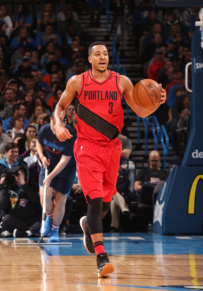 开拓者队中利拉德由于小腿伤势继续缺战比赛,麦科勒姆这个赛季数据为