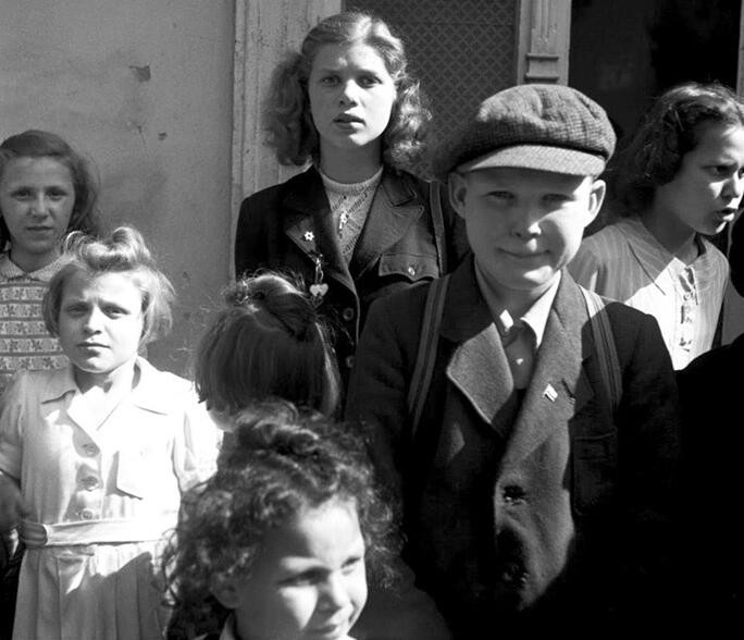 二战之前的东欧犹太人,罕见的笑脸老照片,战后却是那么悲惨