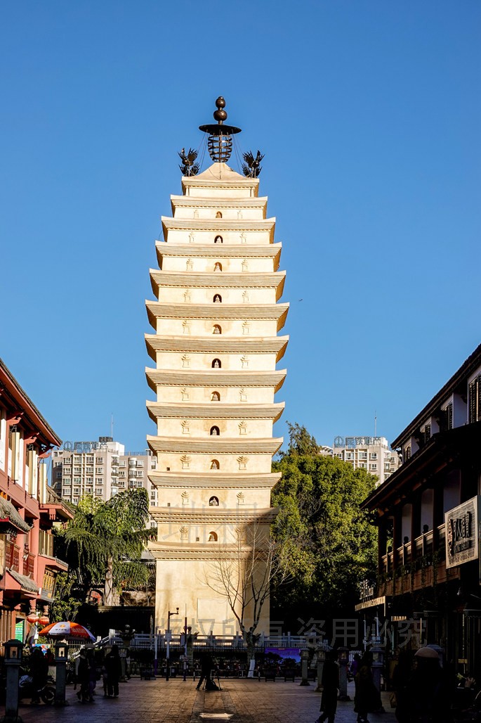 昆明"接近太阳的高楼",明朝初建叫"向明楼",清朝无奈改现名