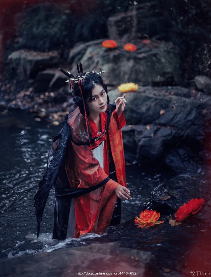 玄幻摄影:cos姑获鸟,此鸟夜飞,以血点之为志!