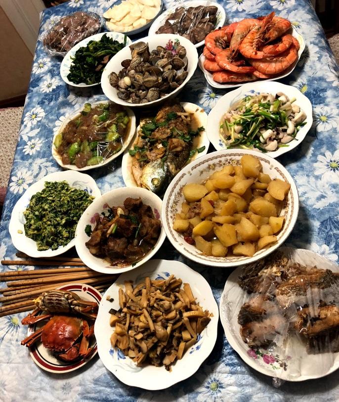 李晨晒春节居家美味家宴网友反晒鸳鸯锅让人服气