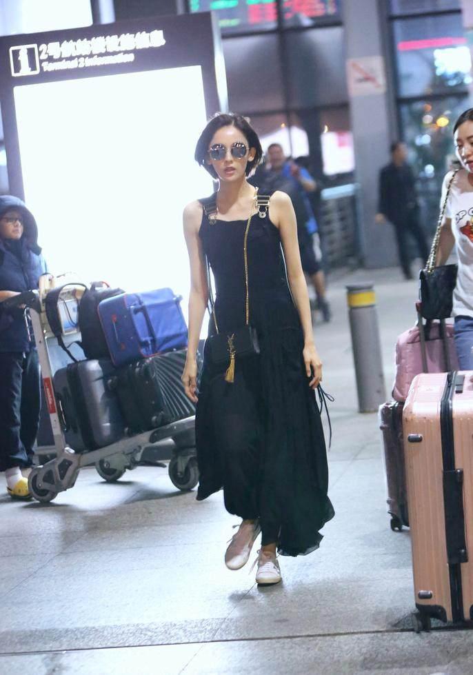 郑爽学古力娜扎穿长裙,一个很俗气一个女神范