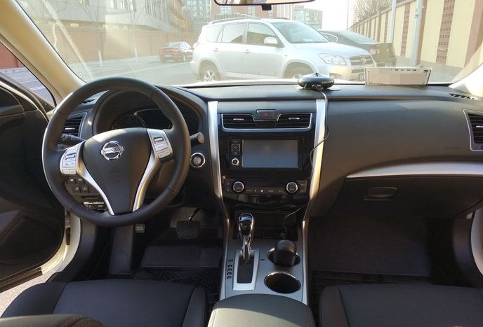 16款天籁2.0l顶配版珍珠白提车 落地19万朋友说比买凯美瑞值很多