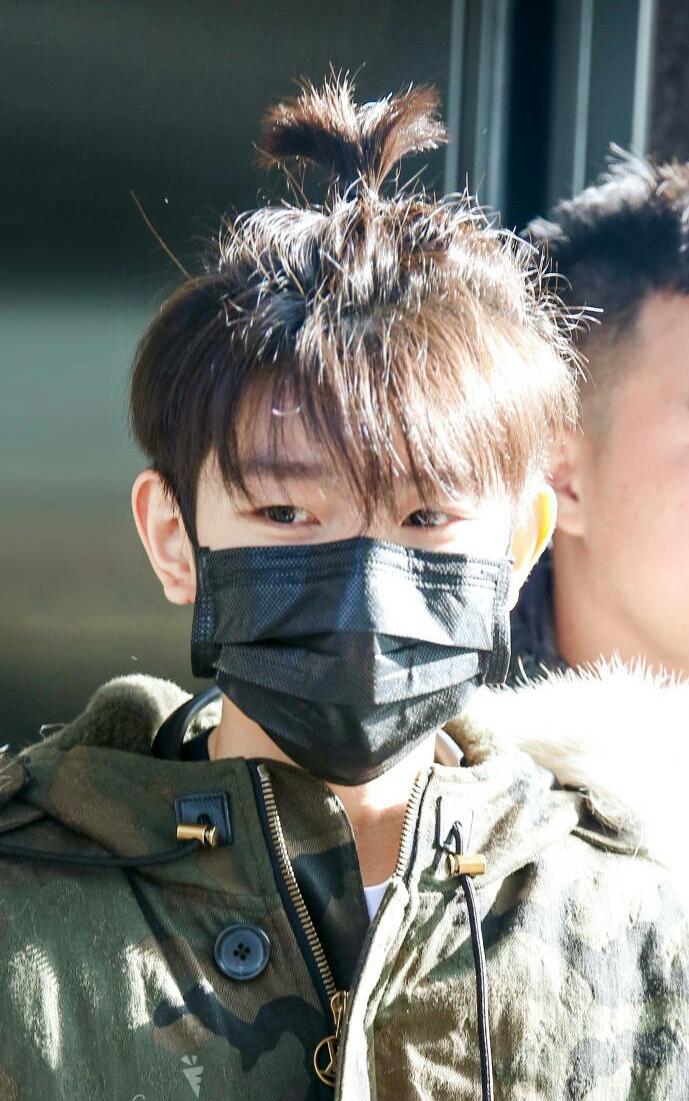 王源冲天揪, 迷彩羽绒服现身超保暖