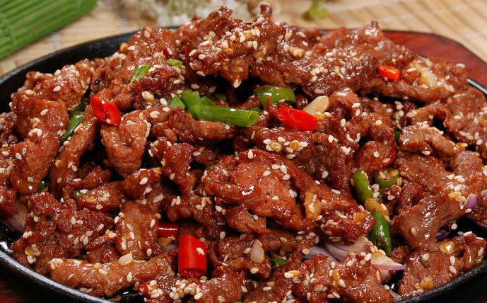 干煸鹿肉,把鹿肉加上黑胡椒粉,花椒面,姜末,葱末,生抽_新浪看点