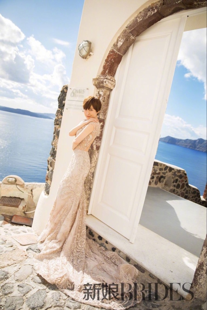 吴昕婚纱照写真好事将近邓紫棋脱下皮裤不奇装异服就美回来了