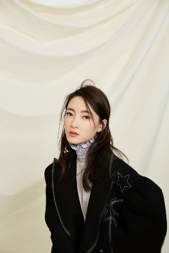 王丽坤晒美照 网友:简直美不胜收,气质高雅脱俗