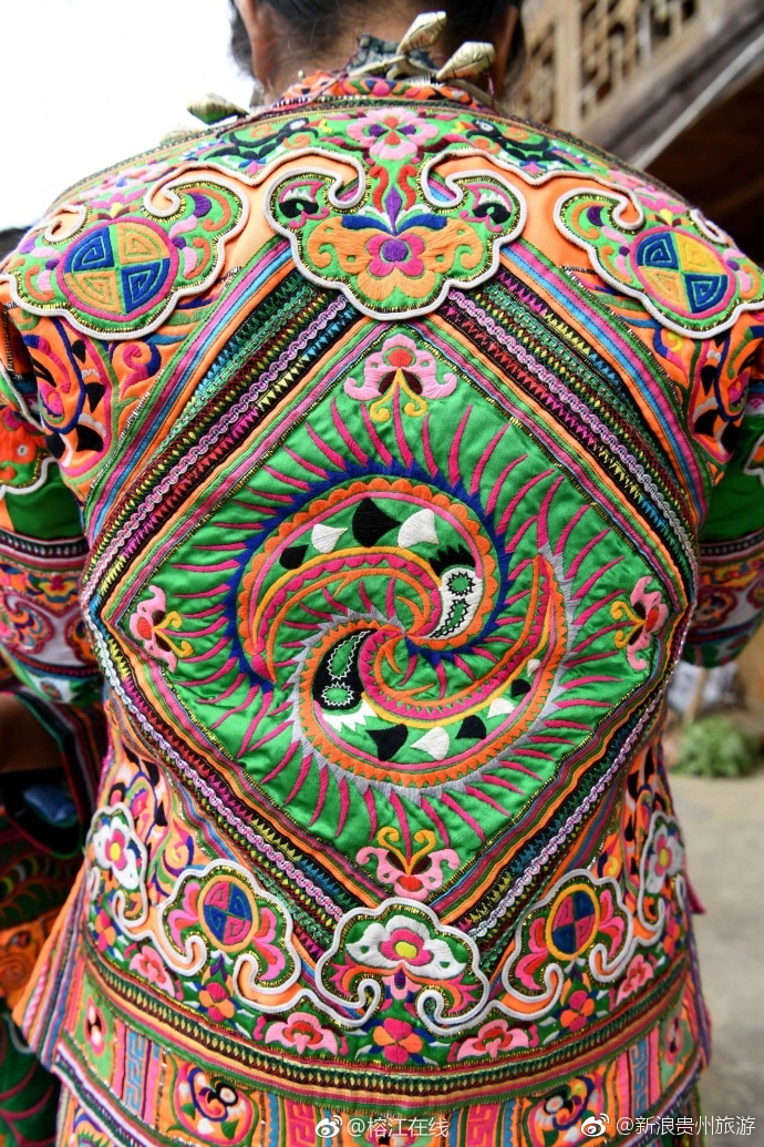 美得很苗族百鸟衣