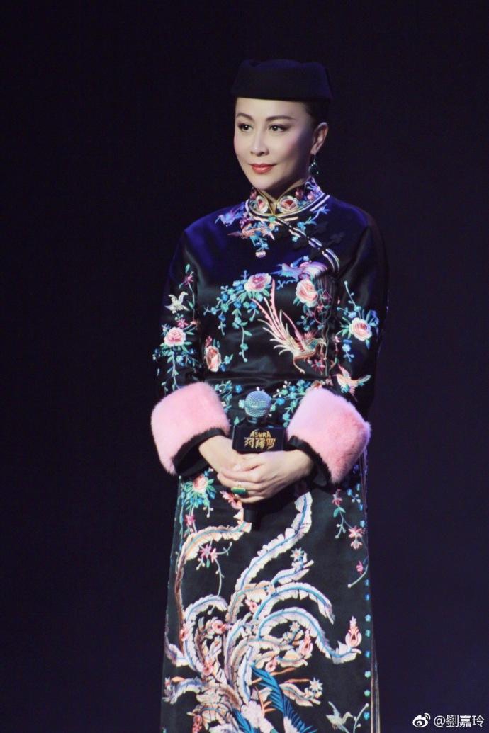 电影《阿修罗》人界,刘嘉玲手上那个翡翠戒指吸引无数人眼光