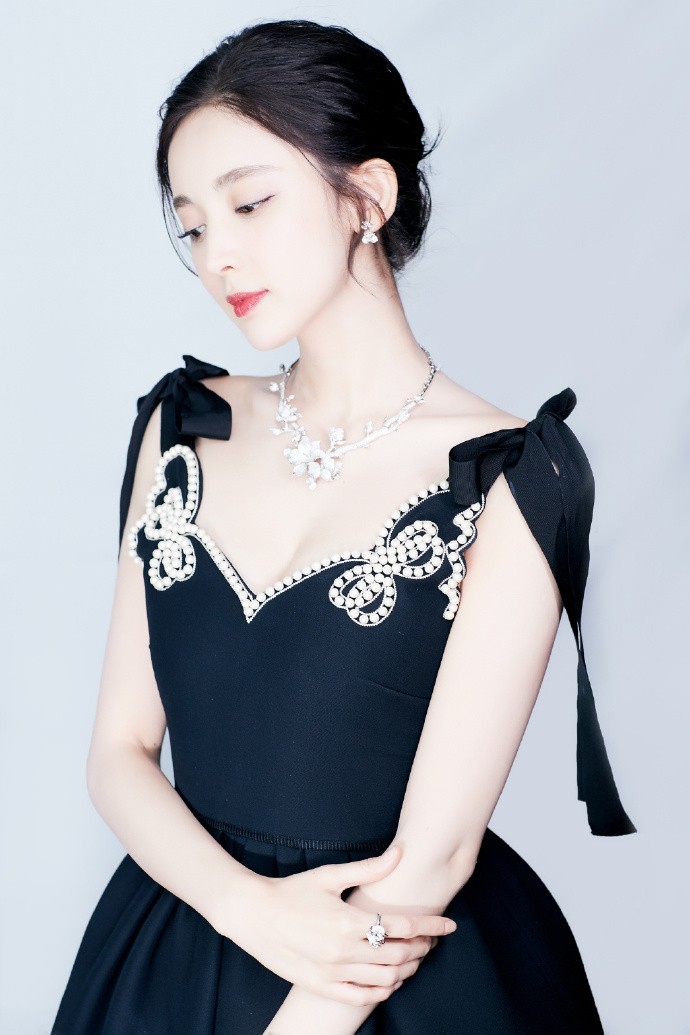 古力娜扎一袭礼服裙出席活动,这样的娜扎太美了|礼服裙|出席活动|太美_新浪新闻