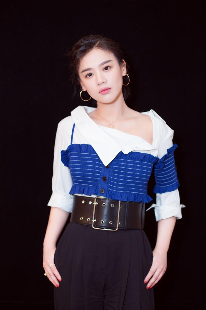 马思纯的装扮真性感,真美! 网友: 欧豪怎么受得了?你怎么看?