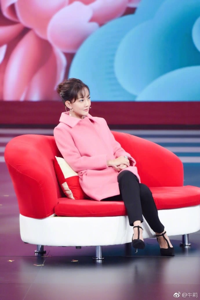 牛莉晒与郭冬临沈腾合影,网友:春晚也流行剧透了吗?