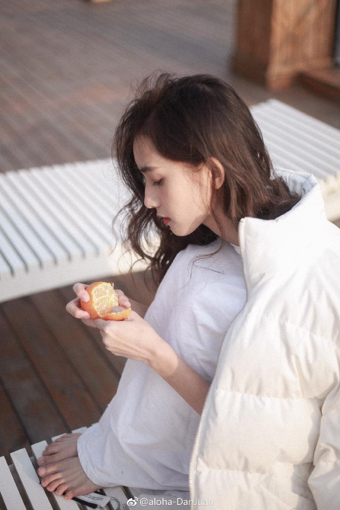 五官精致的00后高中女生美得胜过天使
