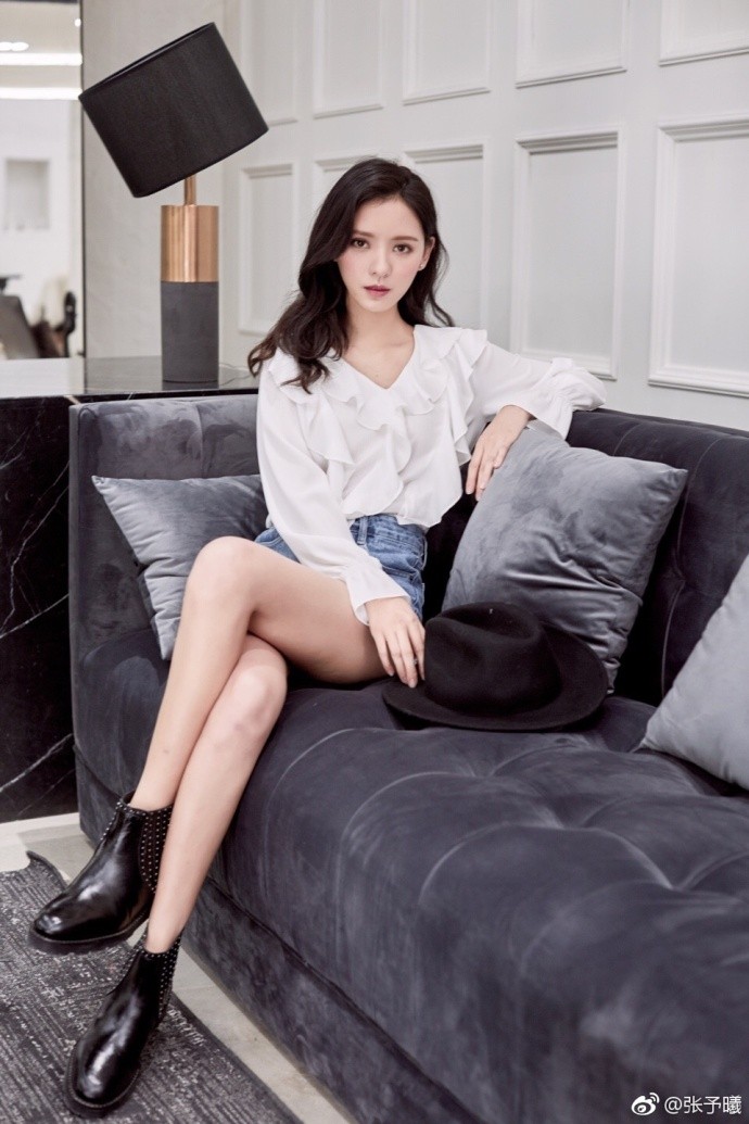 张予曦晒美照网友颜值和身材真心服气