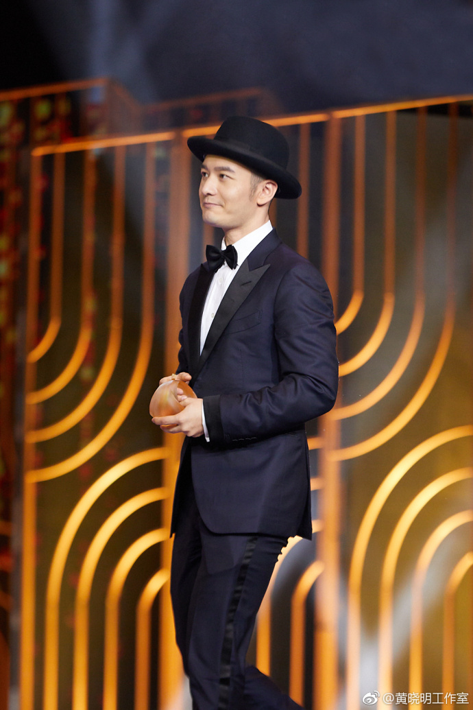 黄晓明晒与靳东合照,年年不忘送赵薇祝福,微博细节让人竖大拇指