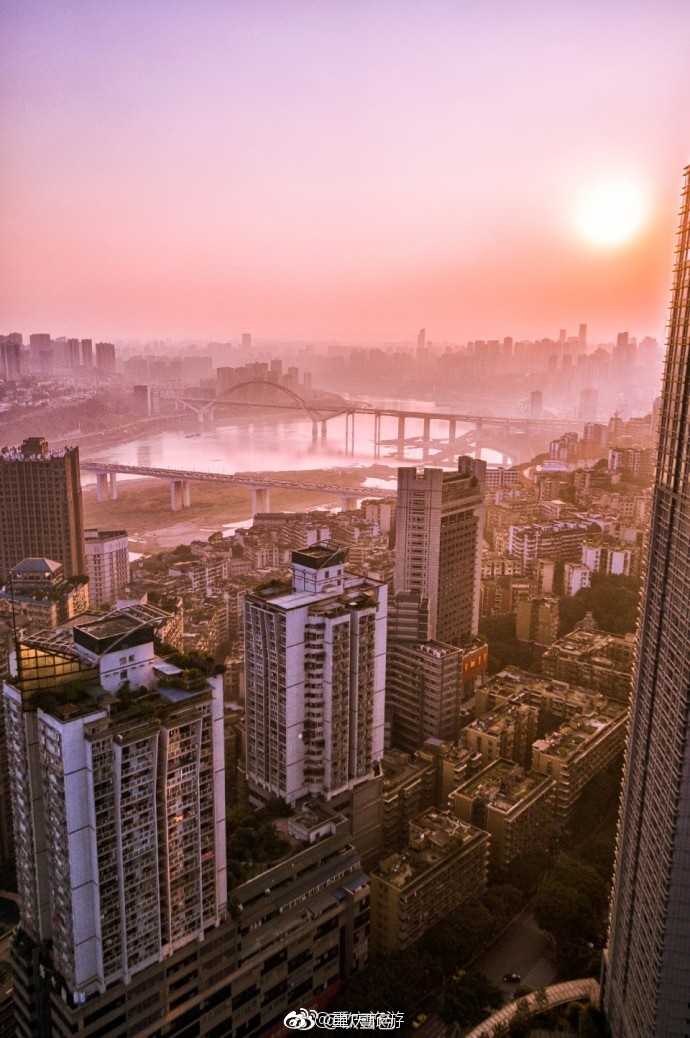 阳光里的重庆,是五彩且波光粼粼的.摄影