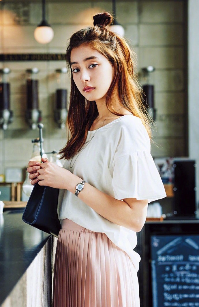 新木优子杂志写真图片化身甜美女孩子