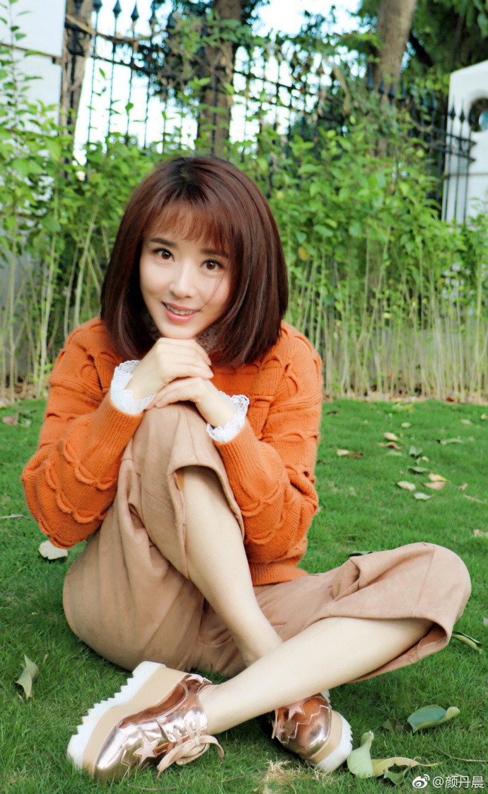 最美嫦娥颜丹晨虽年近不惑气质不减当年美丽依然