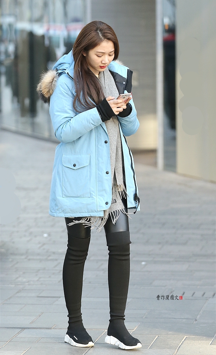 街拍皮裤美女最爱皮裤的百搭