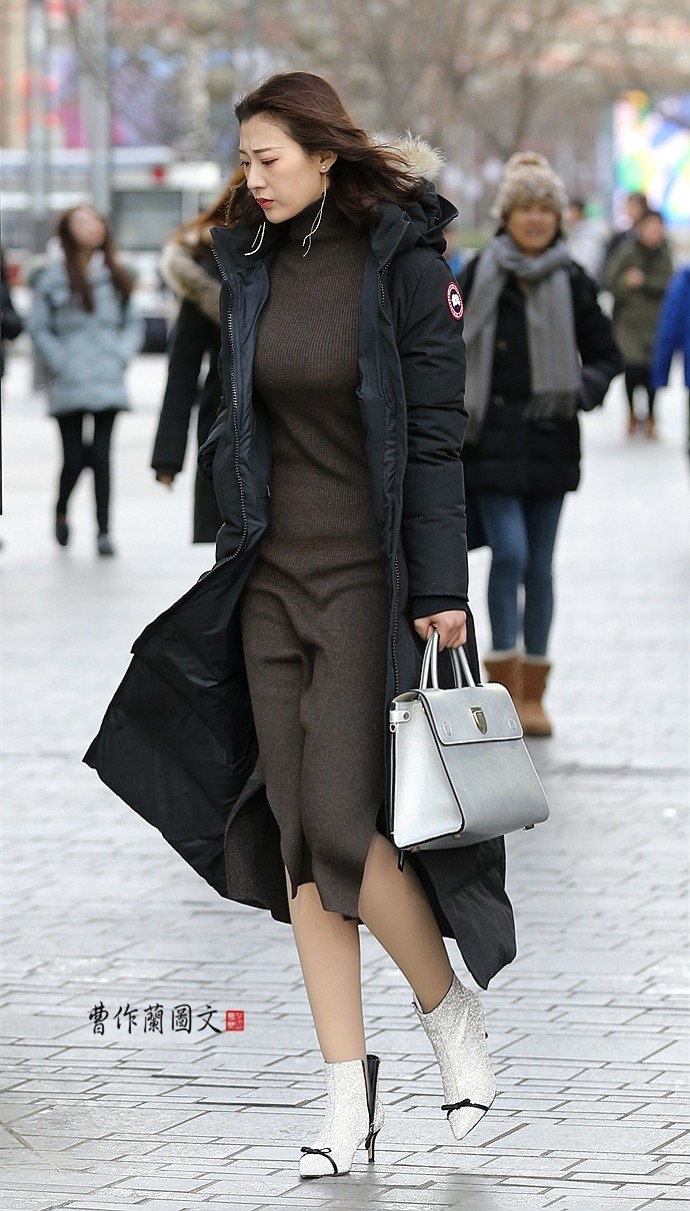 街拍:穿白色高跟鞋的美女