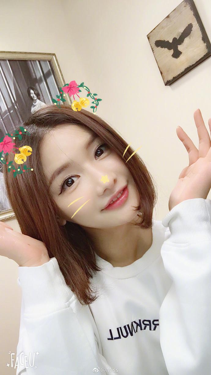 主播miss代言国服吃鸡女主角,网友:落地成盒最拿手,快递签收