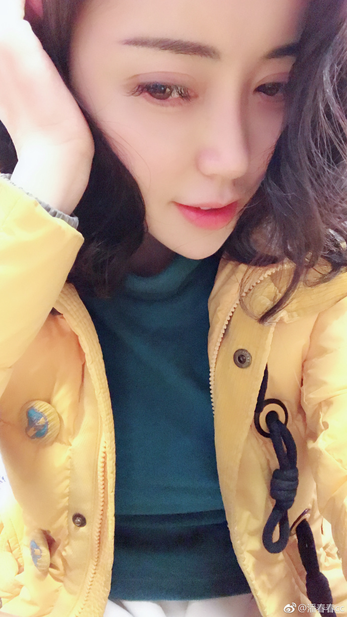 潘春春为庆女神节弄了新发型,一对猪脚两个概念
