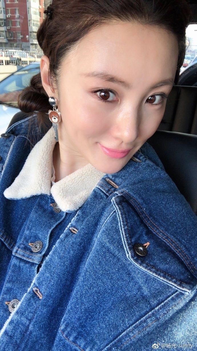 20岁因少年王成名, 嫁大四岁男神后息影却被抛弃, 如今过成这样