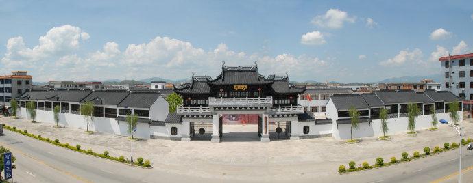 大庚园占地面积16800平方米,园林萃聚了江南古典园林设计的精华,建筑