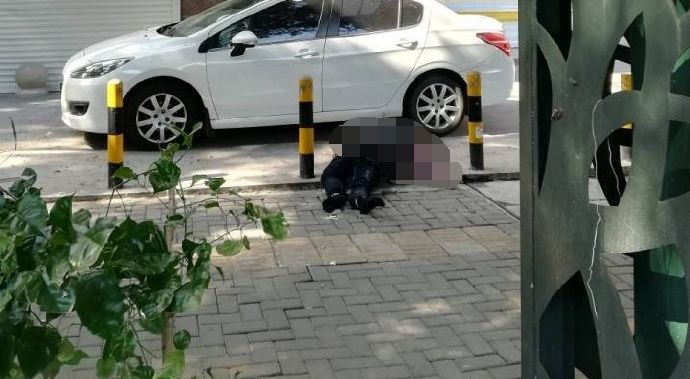 福州一女子不幸坠楼身亡,疑似做卫生时不慎跌落!