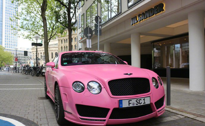 宾利旗下的车型无一例外都会给人一种尊贵,大气的视觉感受,不过帕丽斯