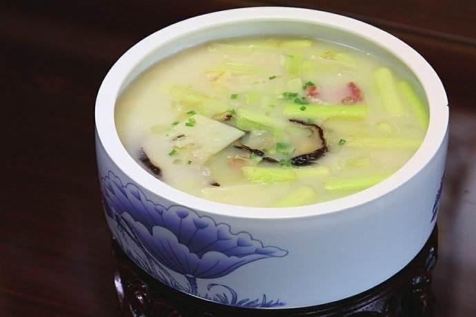 四大菜系鲁菜之一:奶汤蒲菜的做法!