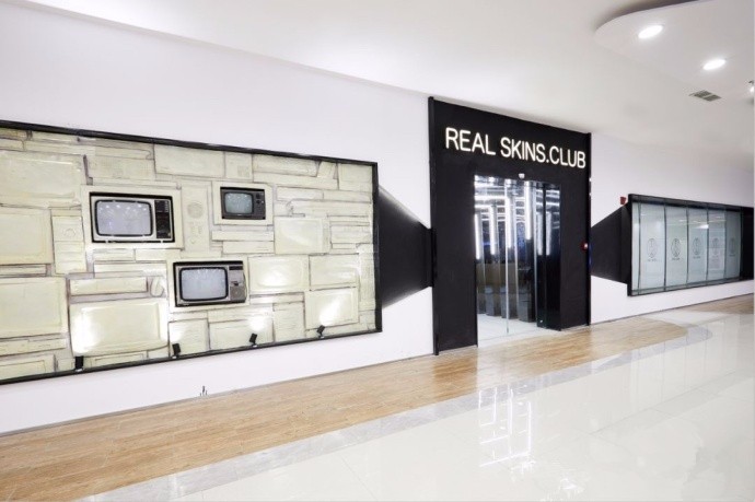 lol大司马当老板,开网吧"真皮网咖"格调高,一缸泡面要8块