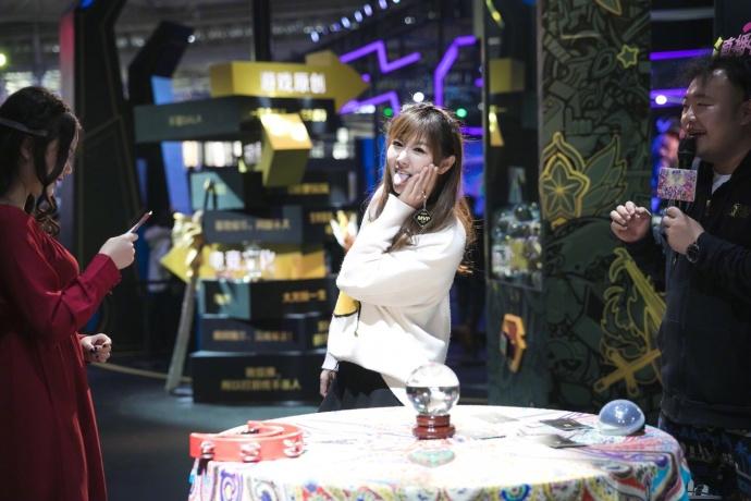 主播小苍假唱抖音逗人玩,网友怒批:苍一发,要来