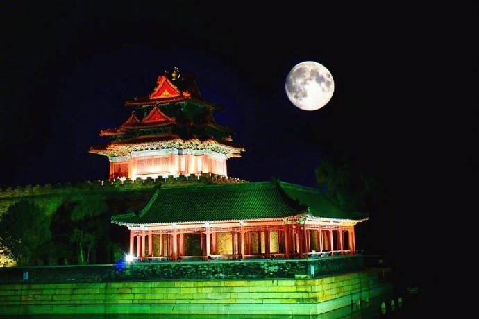 繁华落尽人憔悴,尤记当时明月圆