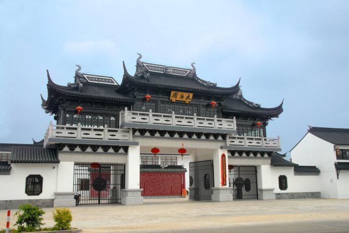 大庚园占地面积16800平方米,园林萃聚了江南古典园林设计的精华,建筑