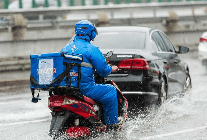 美团外卖员月薪上万, 可为什么只有年轻人才愿意干? 听听他怎么说