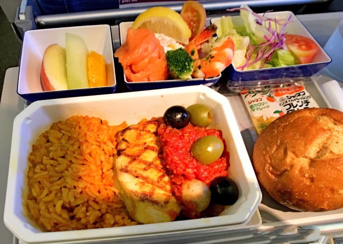 各国飞机餐大比拼,川航凭老干妈掳获中国胃,阿联酋航空的最土豪