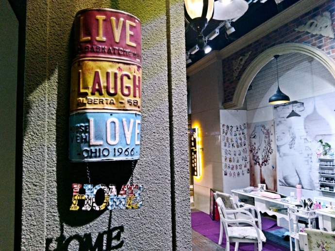 潍坊泰华城的这个室内步行街涂鸦文化欣赏