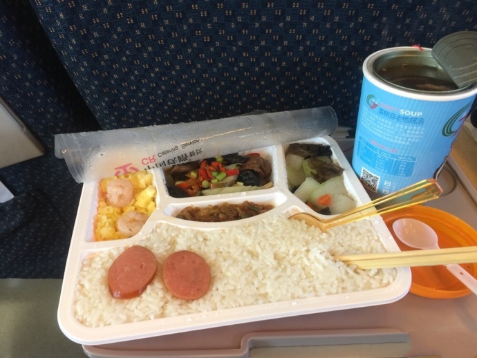 高铁上60块钱一个的盒饭是什么水平