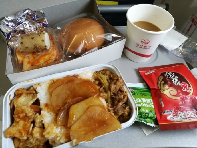 网友点评四川航空飞机餐能把人看饿于是小编找来了图片