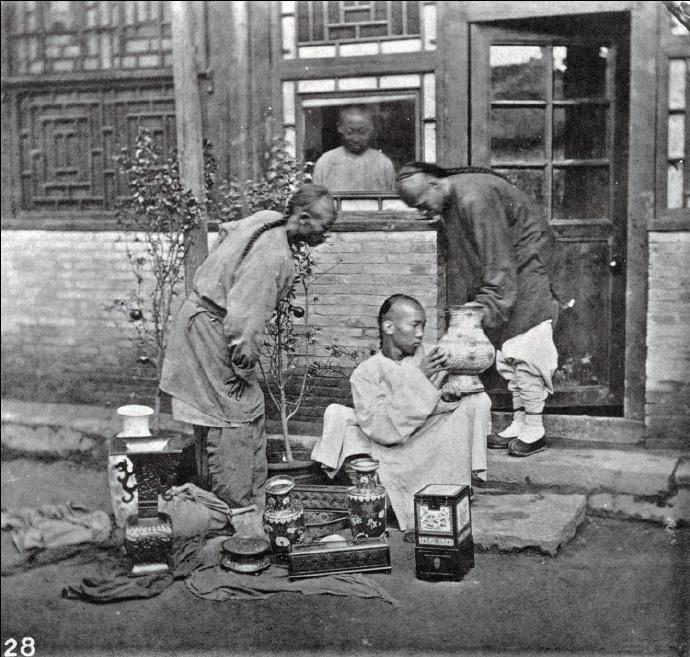 晚清老照片:新娘不高兴,豪宅内妻妾成群!