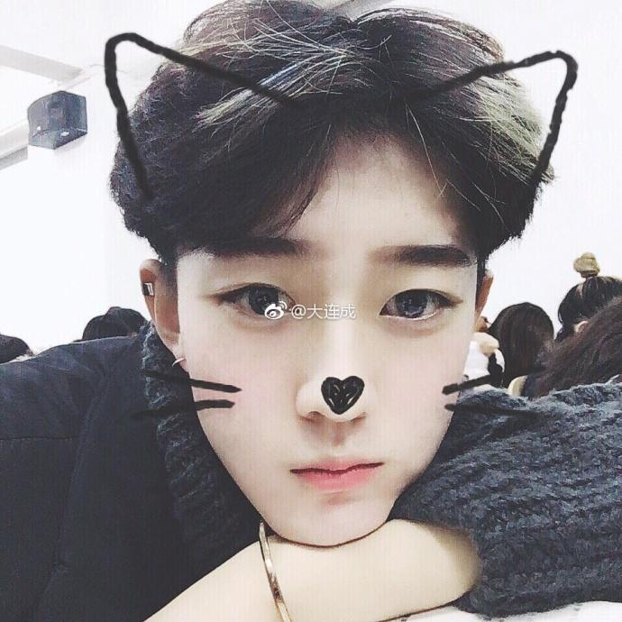 大连财经学院19岁小伙减肥一年 脱胎换骨变"校草"