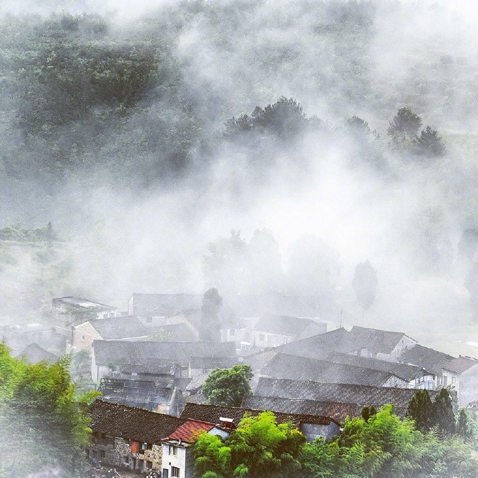 烟村极浦,树藏孤馆,秋景如画.
