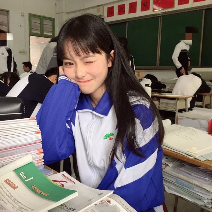她被评为最初恋颜值学生妹网友感叹能不能重读高中