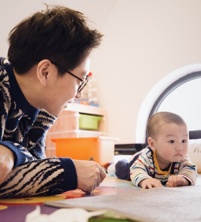 李好老婆情人节晒全家福,笑称情人有点多