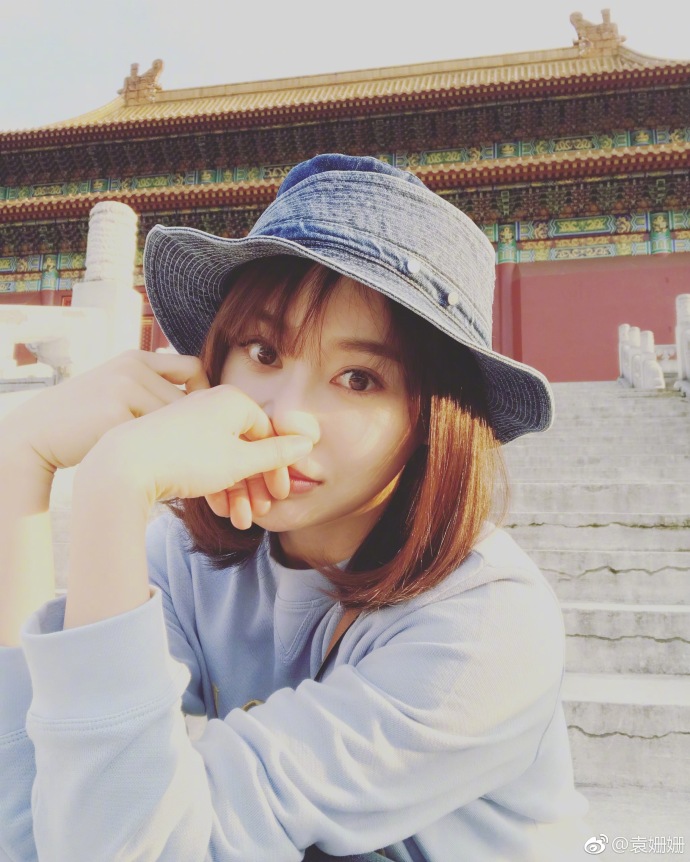 袁姗姗微博晒图,您能看出是唐城还是横店还是故宫吗!