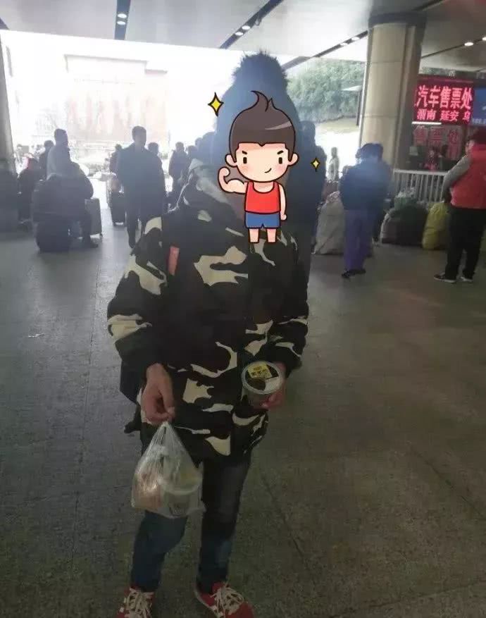 河南小伙火车站借手机,接下来的举动让人手足无措!