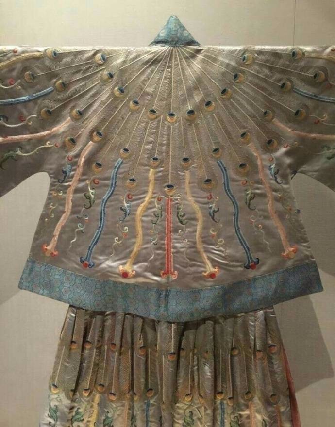 纽约大都会博物馆里的中国清代戏服.